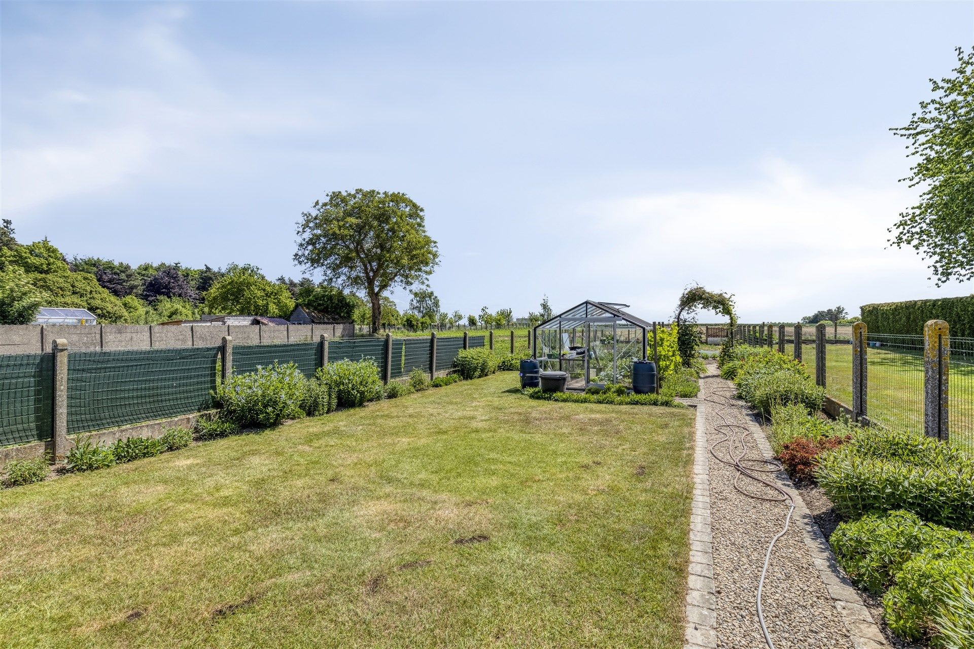 Charmante, energiezuinige woning met prachtige tuin foto 22