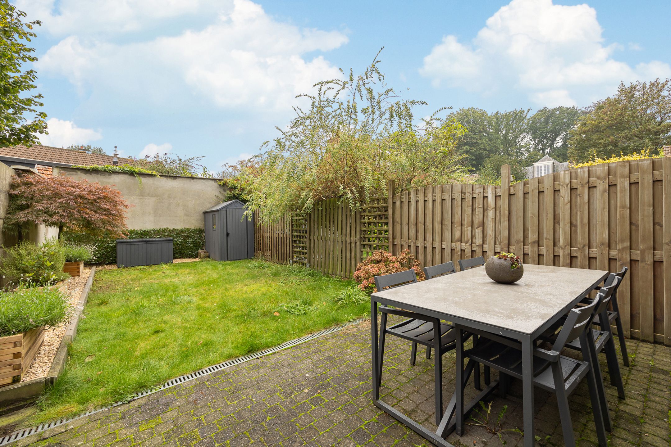 Instapklare moderne woning met tuin en garage op topligging foto 12