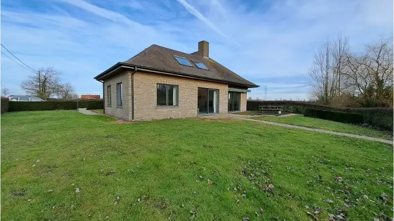 Conciergewoning - Laagbouwvilla met 3 slaapkamers, dubbele garage en tuin te huur in Diksmuide foto 12