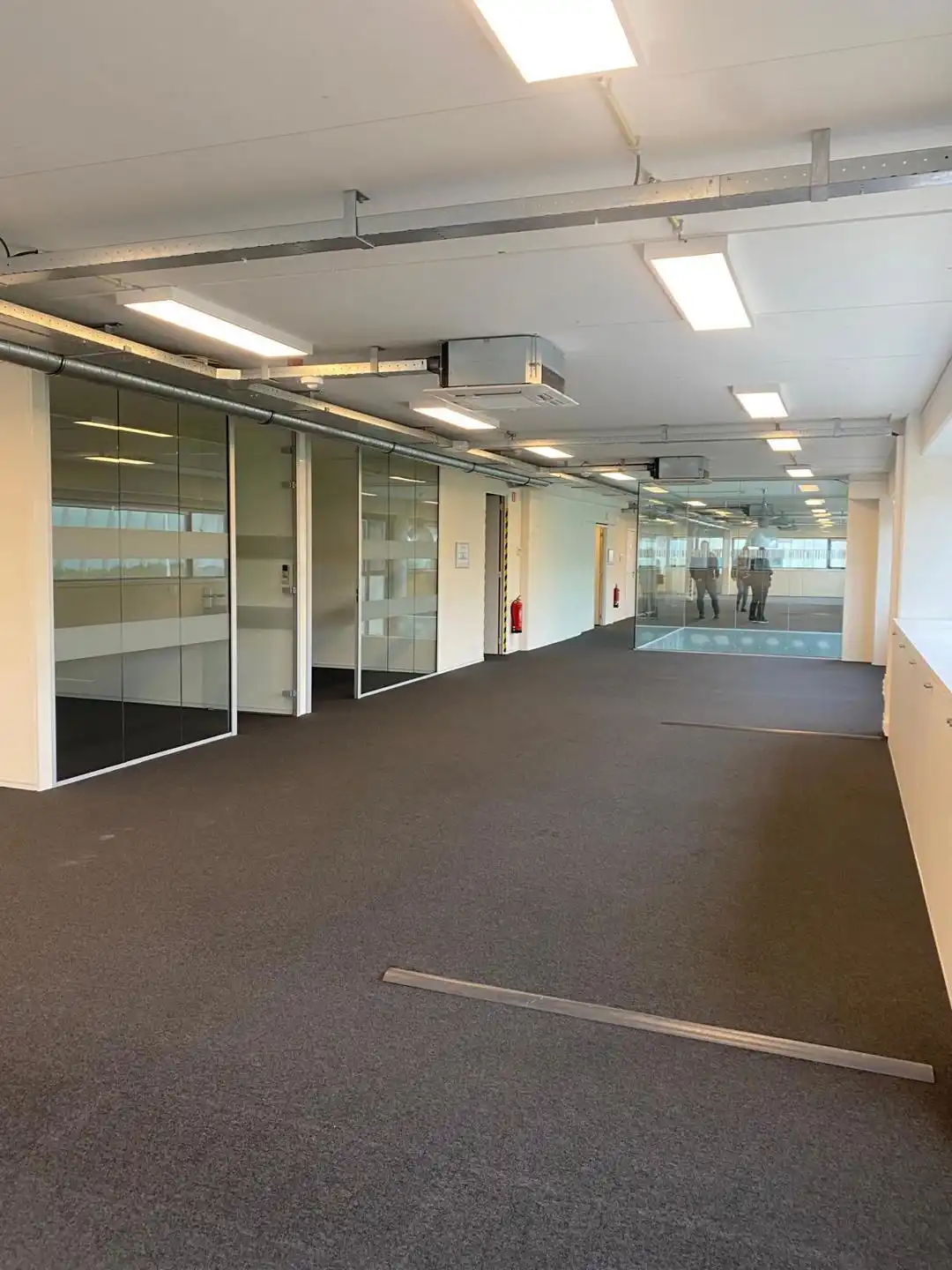 Kantoorruimte van 380 m² op toplocatie Westpoort Zwijndrecht foto 2