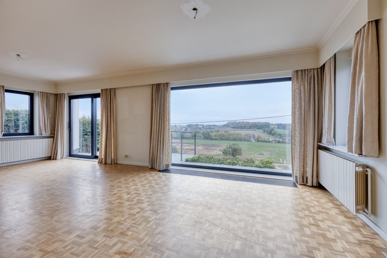 VOLLEDIG VERNIEUWDE OPEN BEBOUWING (OB) MET PRACHTIG UITZICHT EN MODERN COMFORT! foto 5