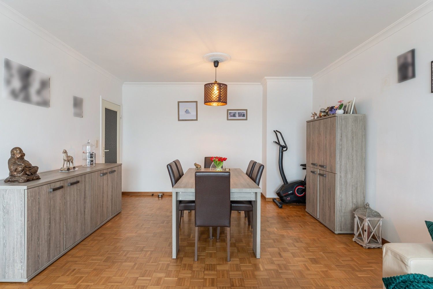 Centraal gelegen appartement met 2 slaapkamers, kelder en een autostaanplaats foto 3