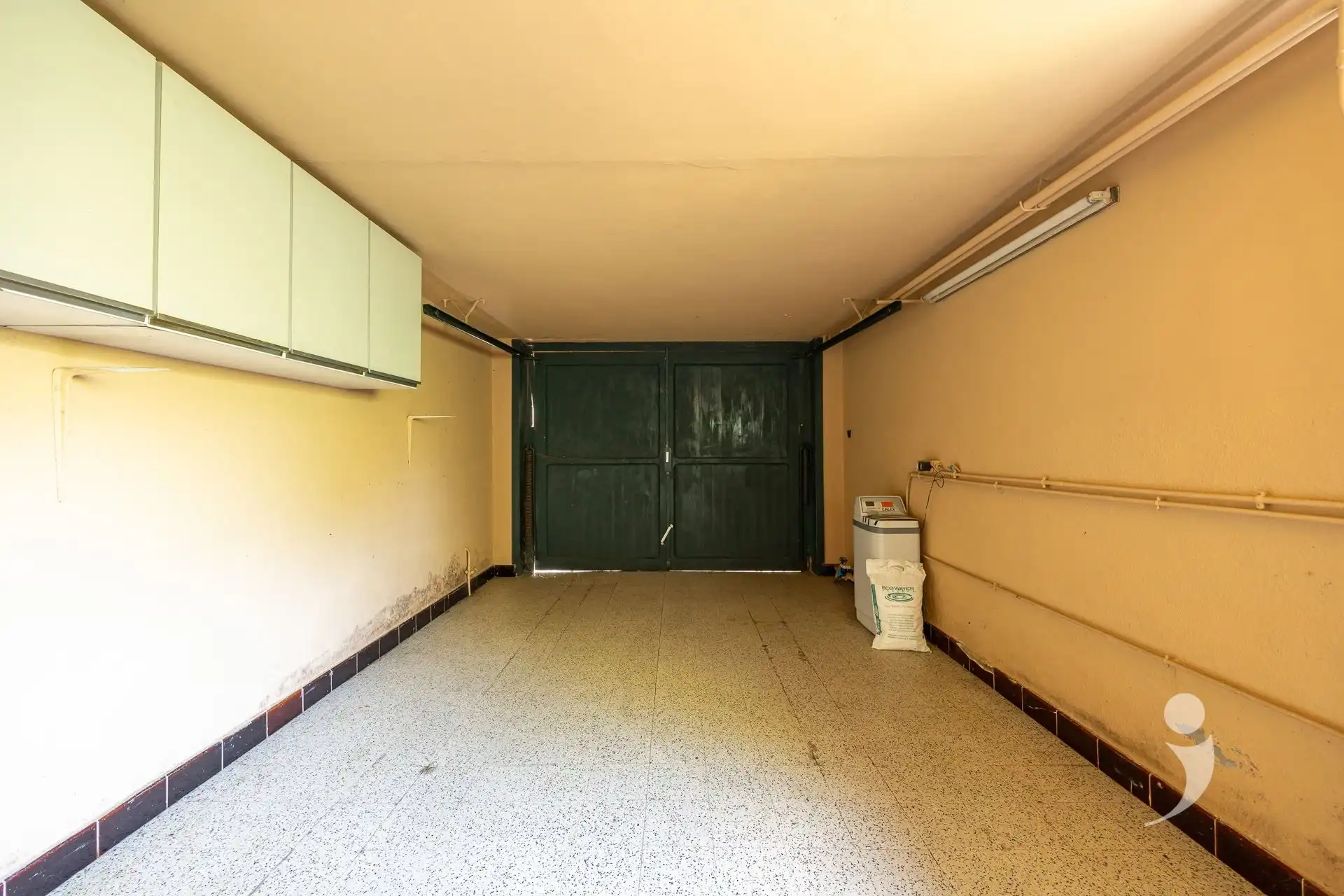 Ruime te renoveren woning!  foto 28