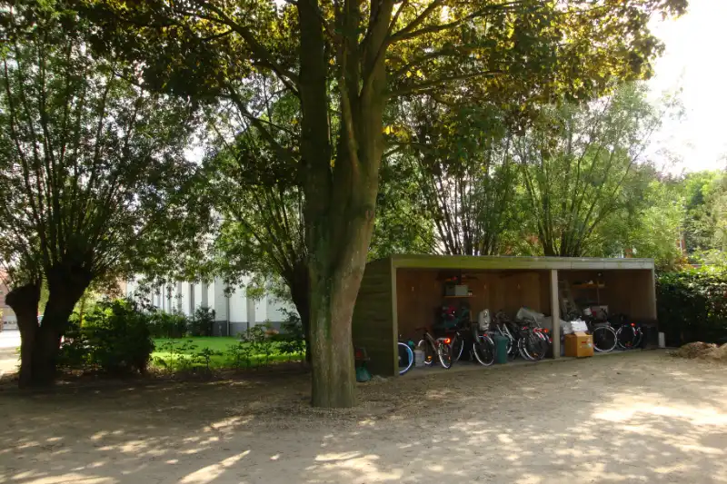 Mooie woning en gerestaureerd schoolgebouw foto 27