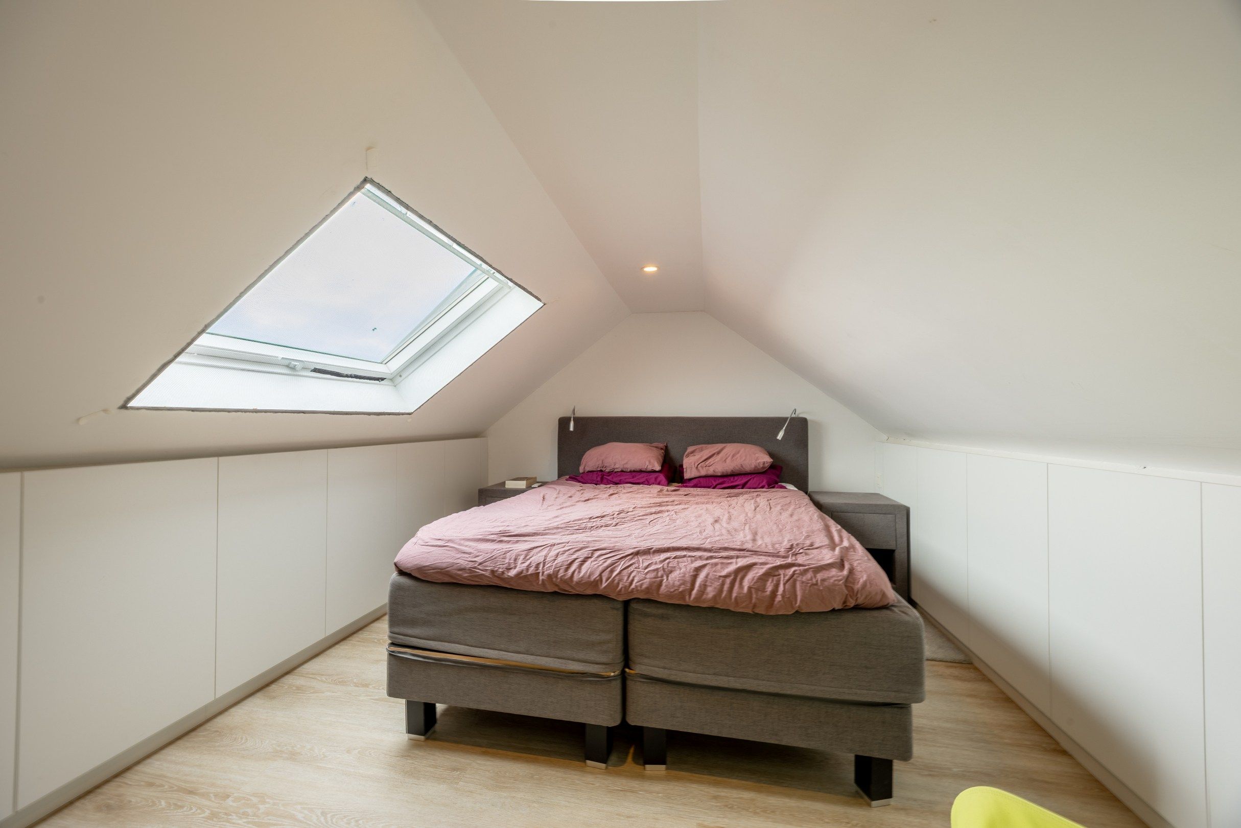 GERENOVEERDE WONING MET TUIN EN UITWEG foto 11