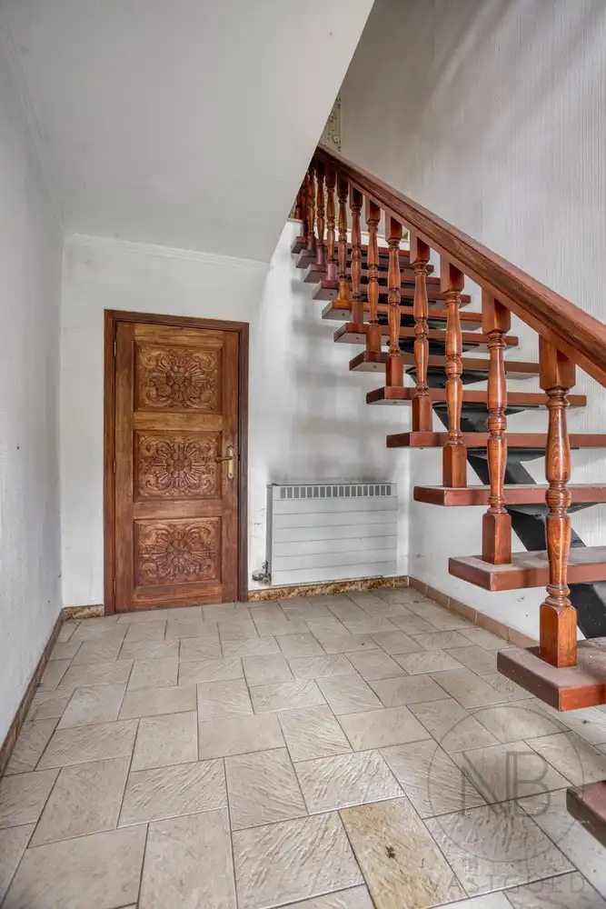 Te renoveren appartemtent met garage te koop! foto 5