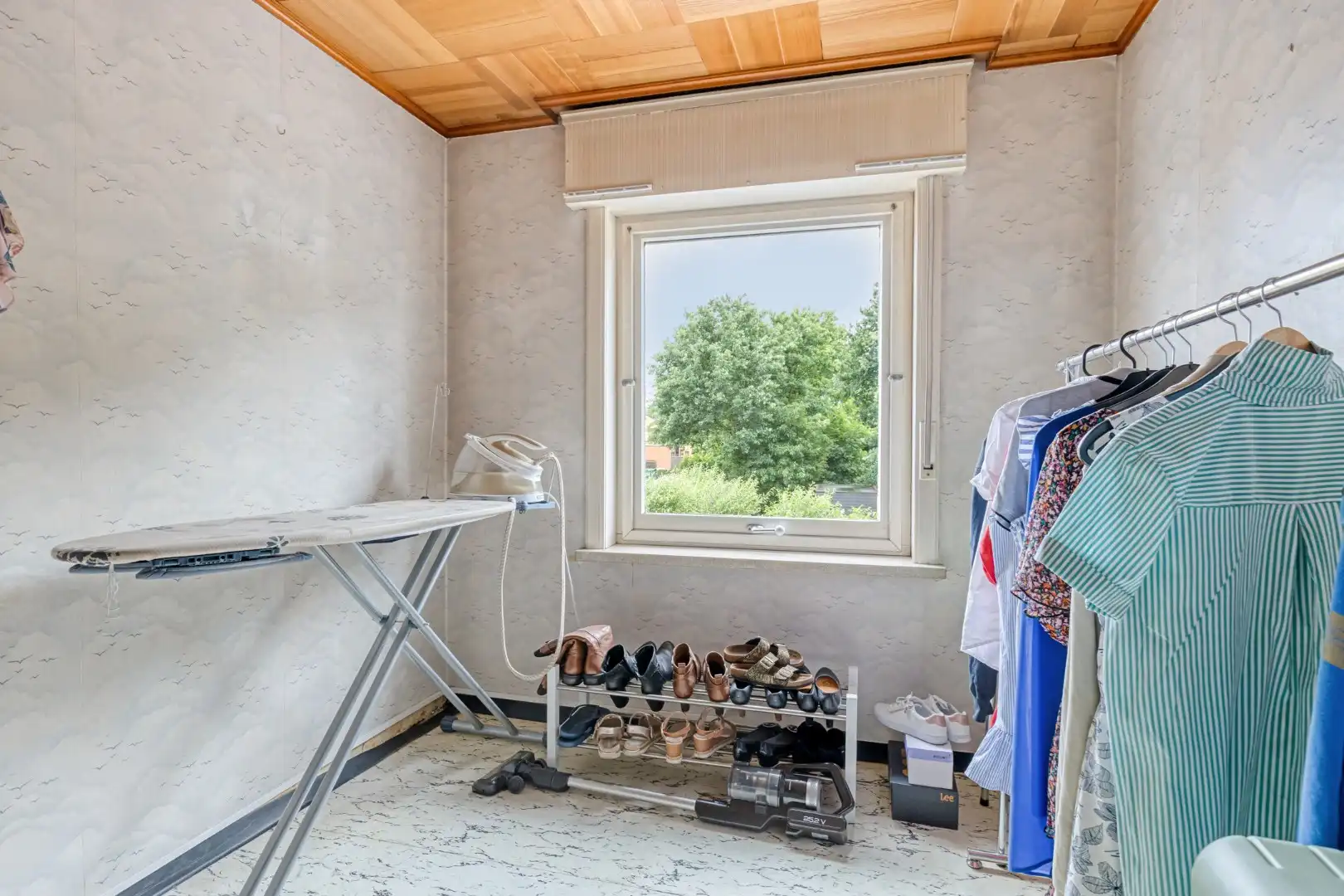 Rustig gelegen halfopen bebouwing met renovatiepotentieel op toplocatie in Sint-Eloois-Winkel, 3 slaapkamers foto 11