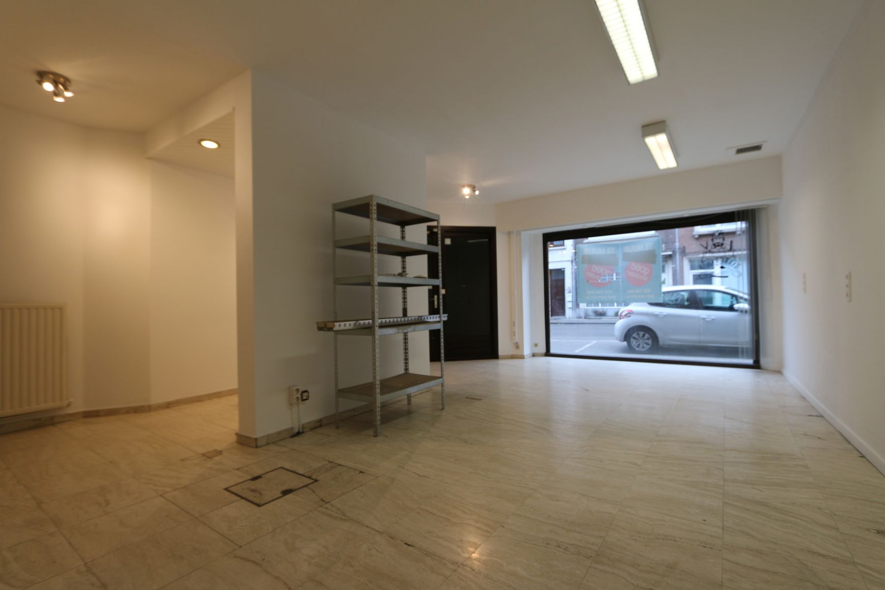 Handel 220 m² + kelder + drukke ligging + optie parking foto 2