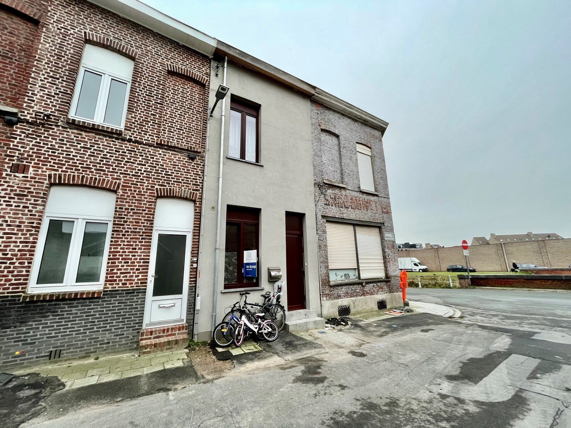 Woning op rustige locatie met 4 slaapkamers te Kortrijk foto 8