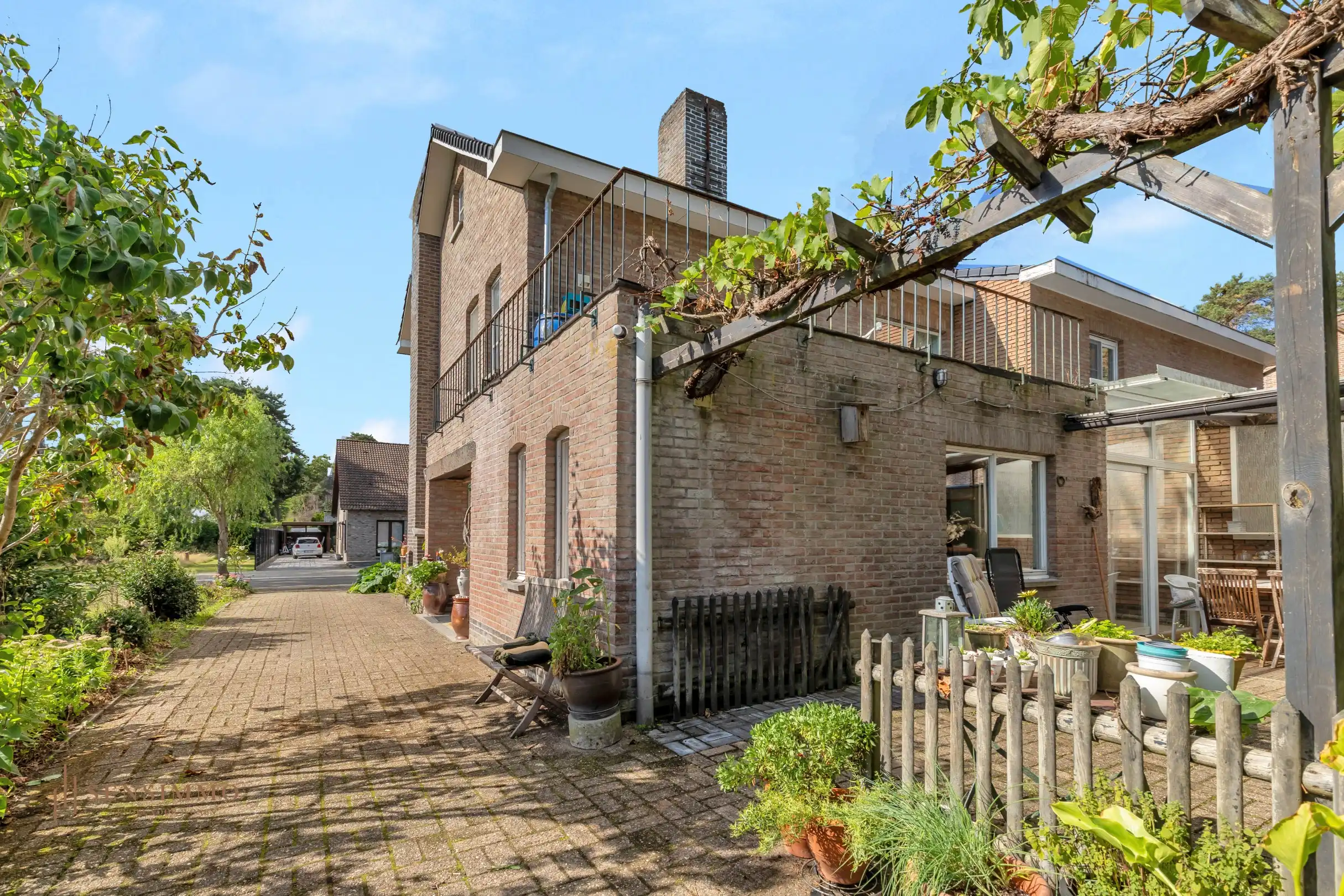 RUIME HALFOPEN WONING MET 4 SLAAPKAMERS OP RUSTIGE LIGGING foto 25