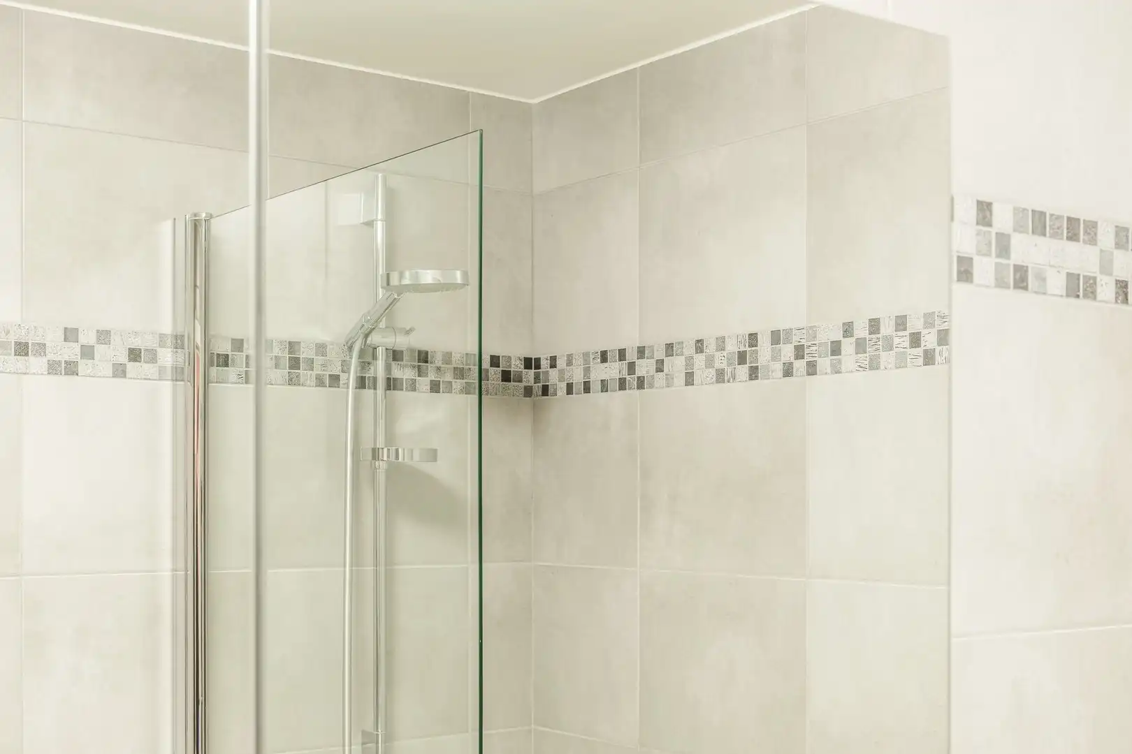 Instapklaar DUPLEX-appartement met GARAGEBOX foto 18