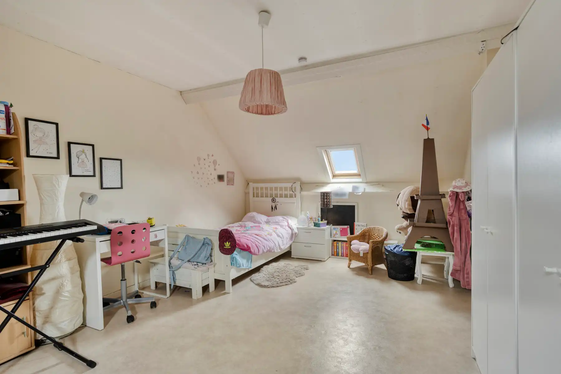 Goed gelegen woning met 3 slaapkamers, bureau en tuin foto 24