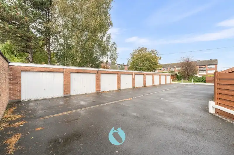 Kleinschalig hoekgebouw met 3 appartementen en 3 garages foto 24