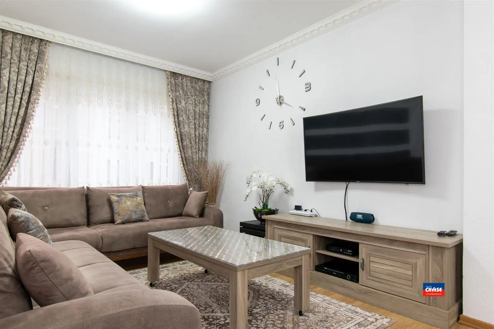 Instapklare rijwoning met vier slaapkamers en twee badkamers foto 5