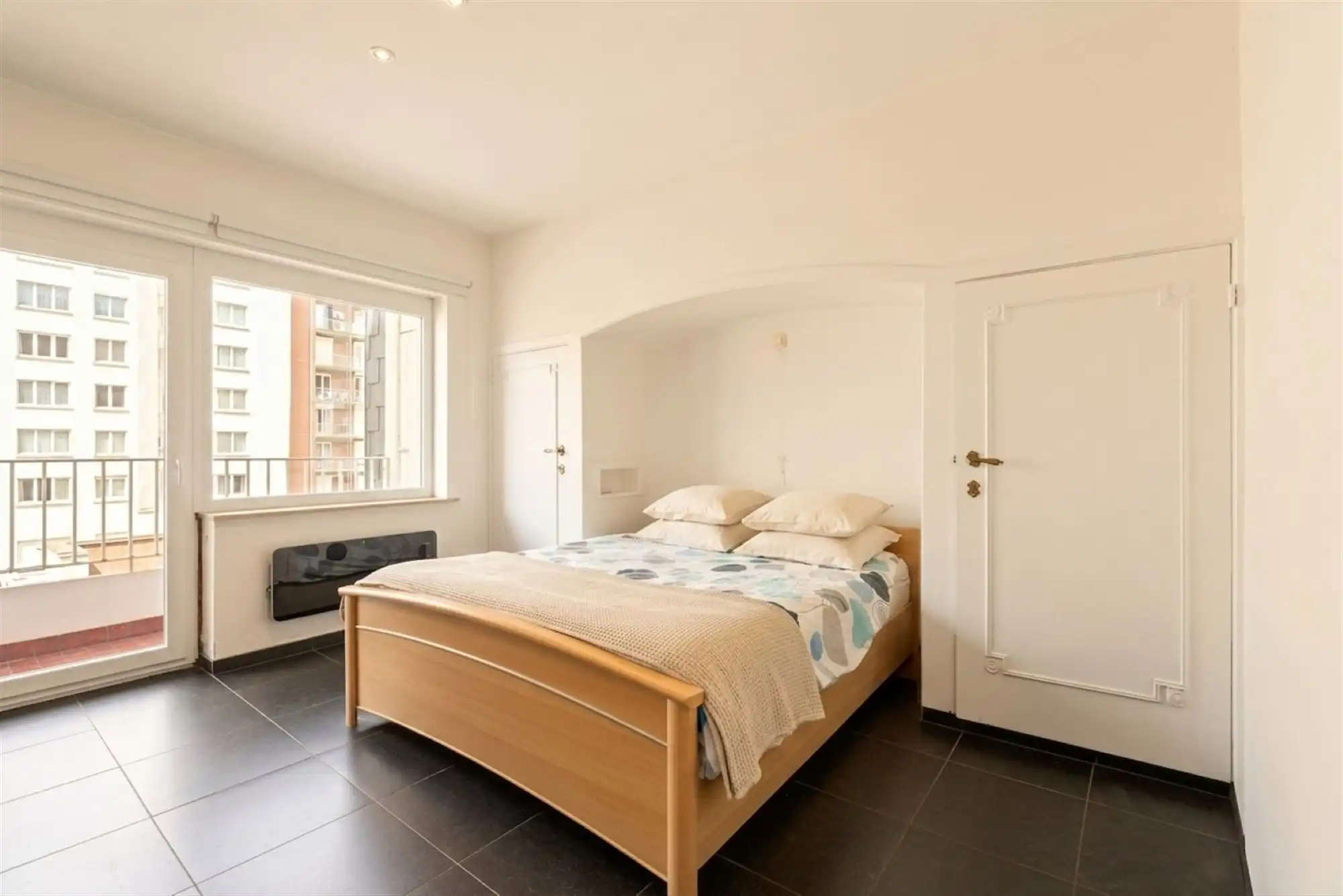 Instapklaar zonnig appartement in centrum en vlak aan de dijk! foto 8
