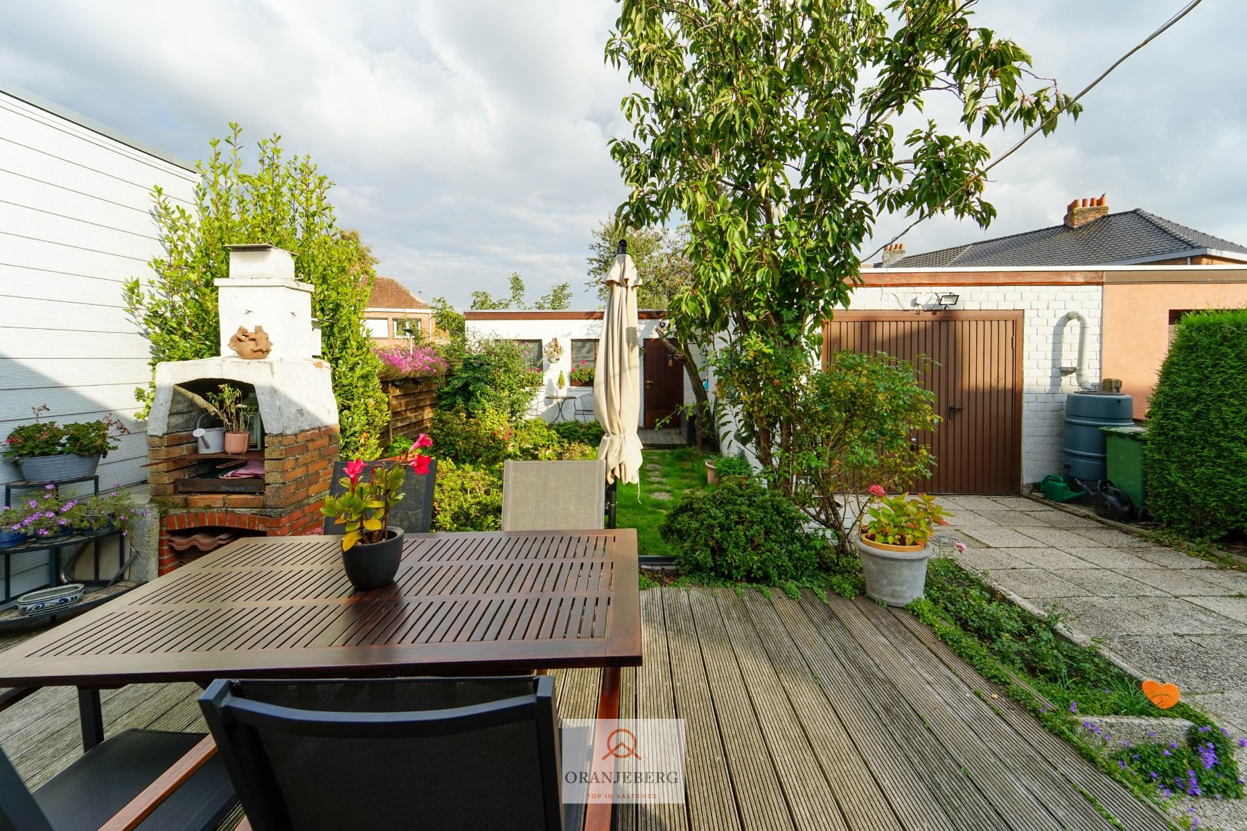 COMPROMIS IN OPMAAK! Charmante halfopen woning met oprit, tuin én garage te koop nabij UZ foto 20