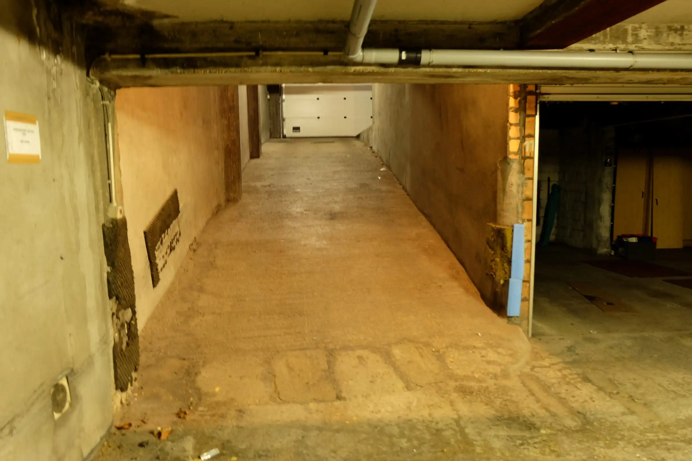 Dubbele garagebox met opslagplaats nabij de Alfons Pieterslaan foto 6