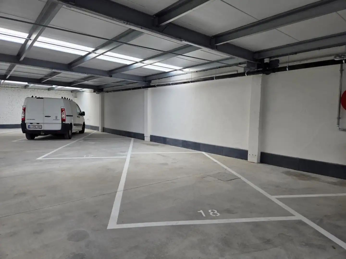 Overdekte autostaanplaats in nieuwbouwresidentie Alfredo! foto 4