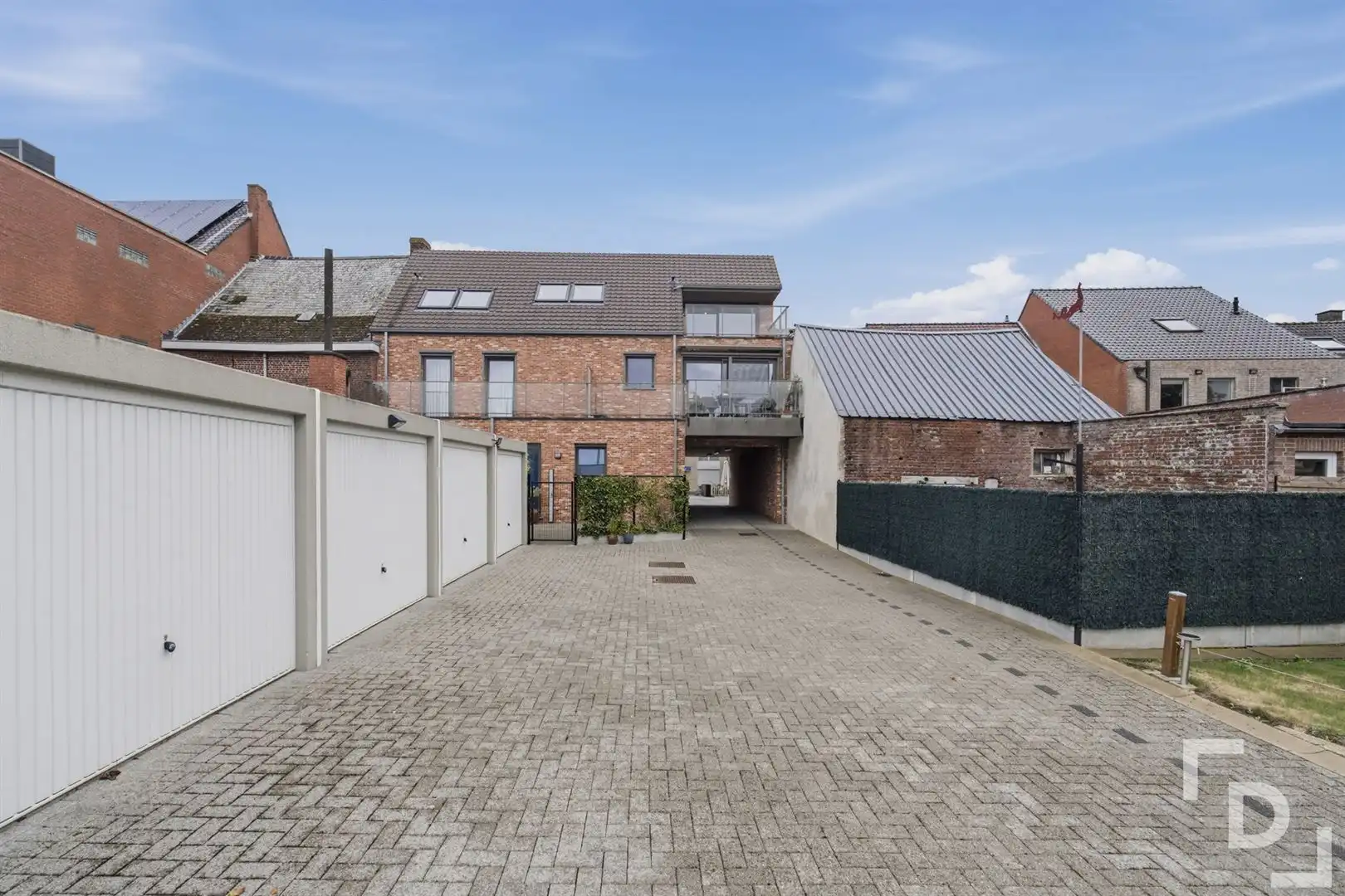 Nieuwbouwappartement met 2 terrassen en garage te koop in het hart van Proven. foto 20