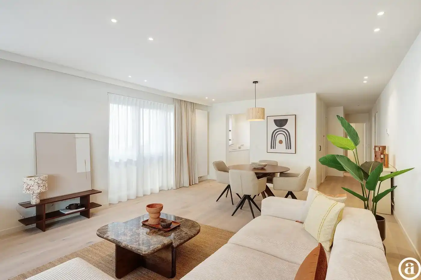 Lichtrijk hoekappartement met zijdelings zeezicht, centrum   foto 12