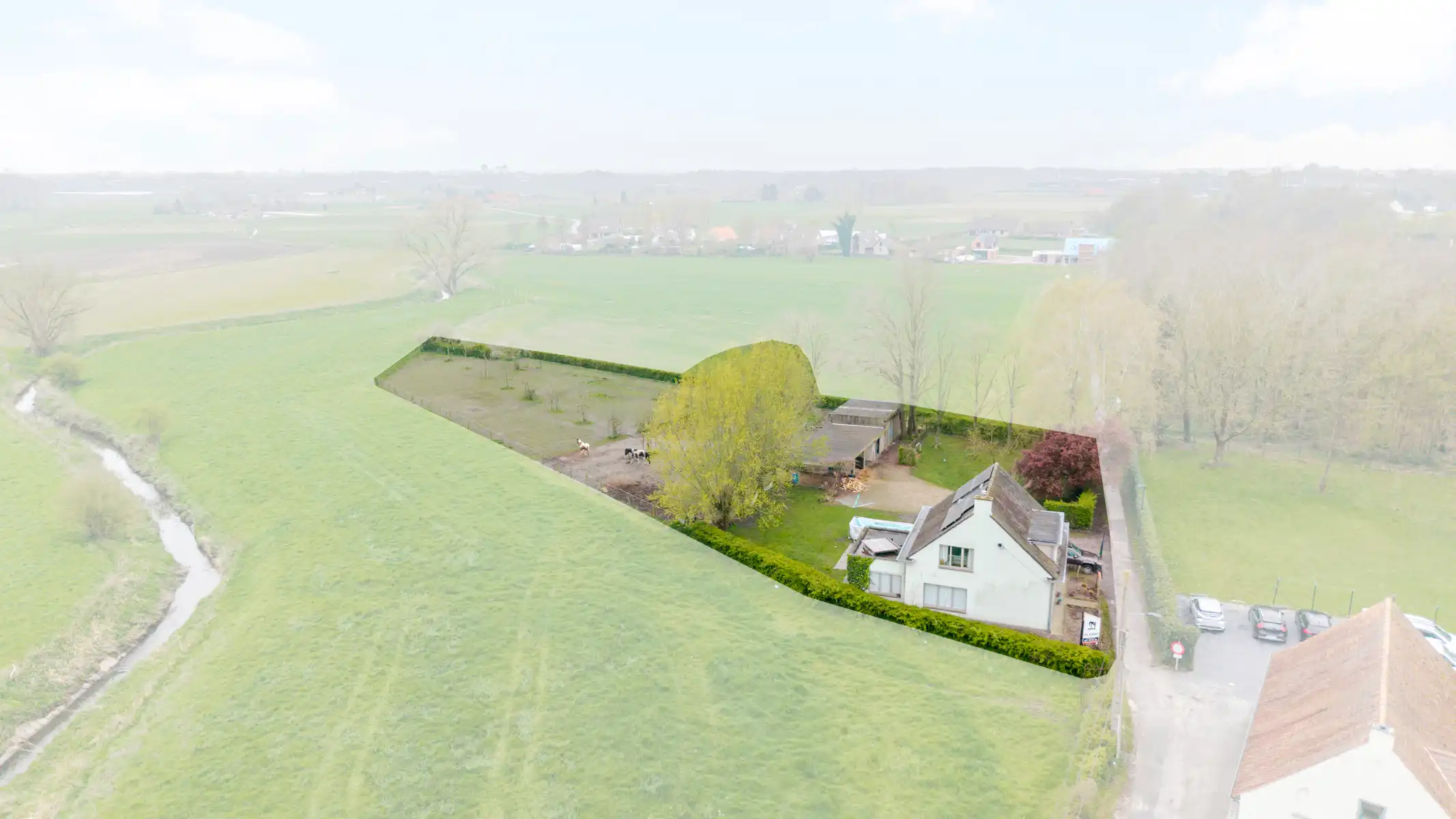 Vrijstaande woning met tuin en 4 slaapkamers foto {{pictureIndex}}