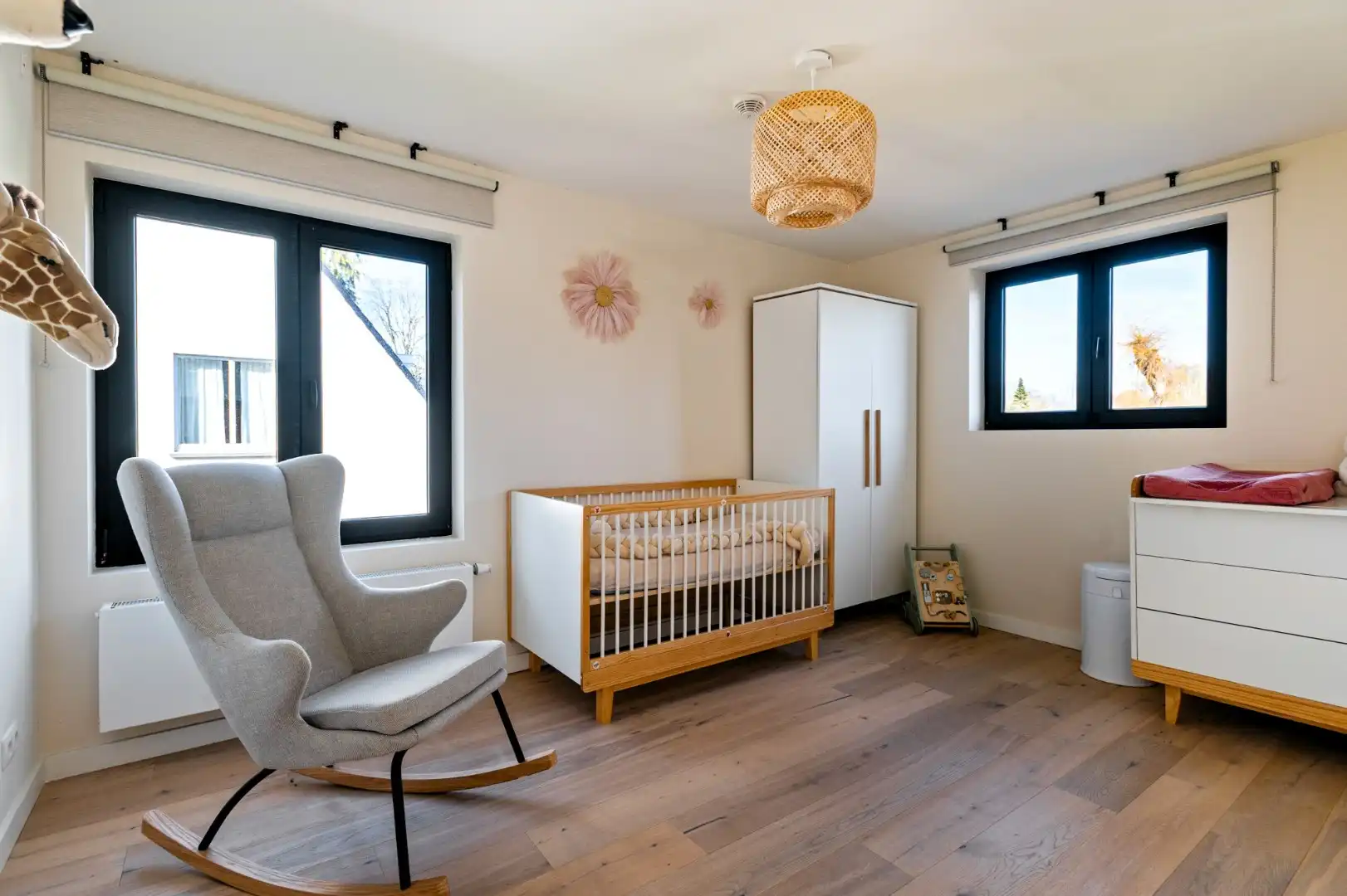 Instapklare vernieuwde woning op absolute topligging foto 10
