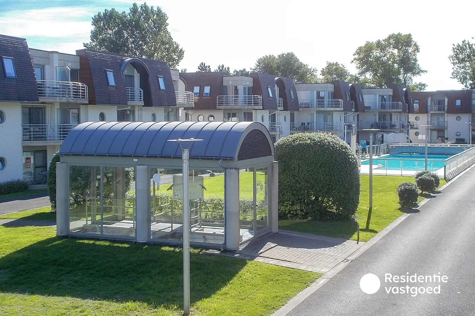 Instapklaar éénslaapkamerappartement met terras en zwembad te Bredene! foto 14