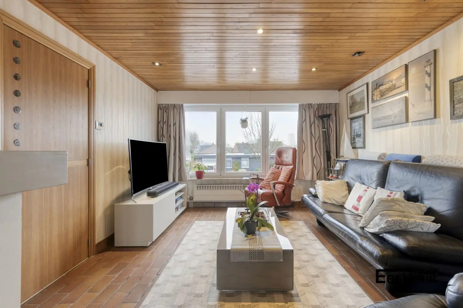 Instapklare ruime bel-etage woning (217 m² bewoonbare oppervlakte) met dubbele garage en grote tuin op topligging in Oostende foto 3