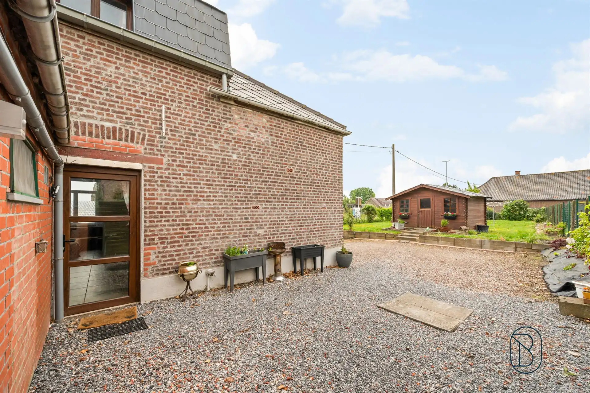 Ruime halfopen bebouwing op een perceel van 523 m² foto 4