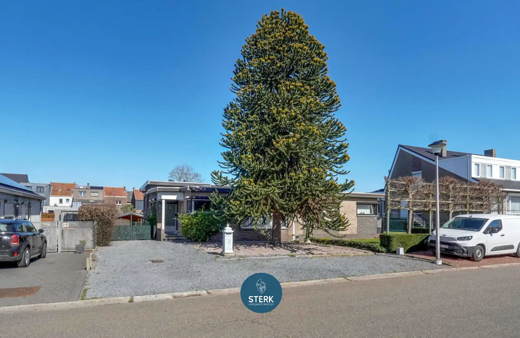 OP TE KNAPPEN SPLITLEVELWONING OP EEN GELIEFDE LOCATIE TE LANAKEN !  foto 1