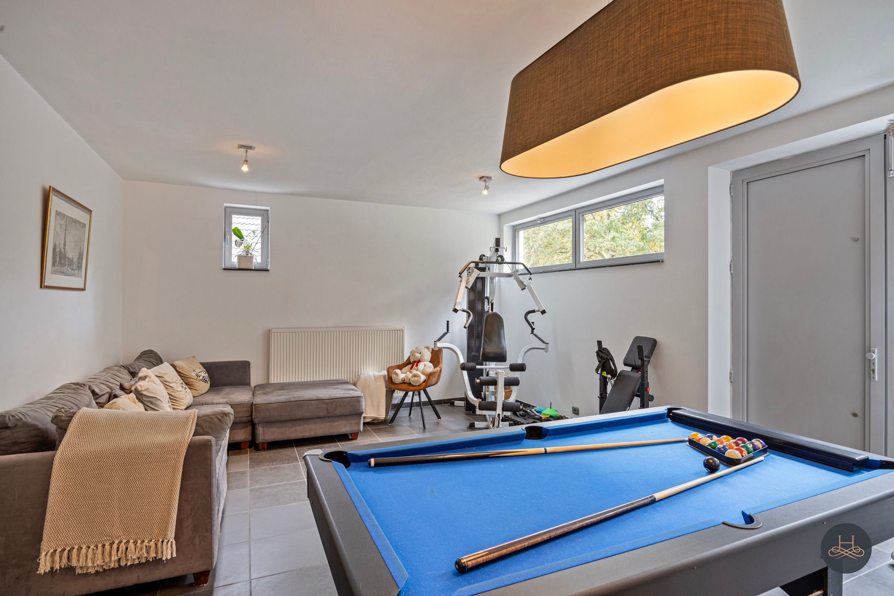 Imposante ruime villa met zwembad en een prachtige tuin foto 22