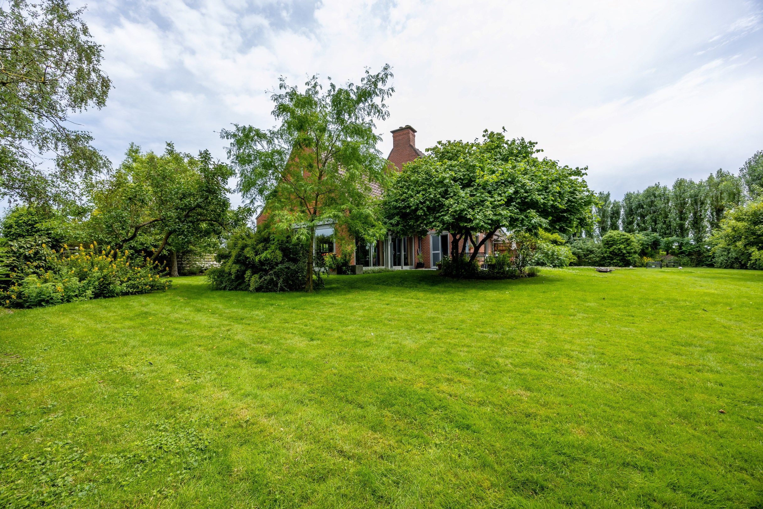 CHARMEVOLLE VILLA OP 1.929 M² MET ZWEMBAD foto 32