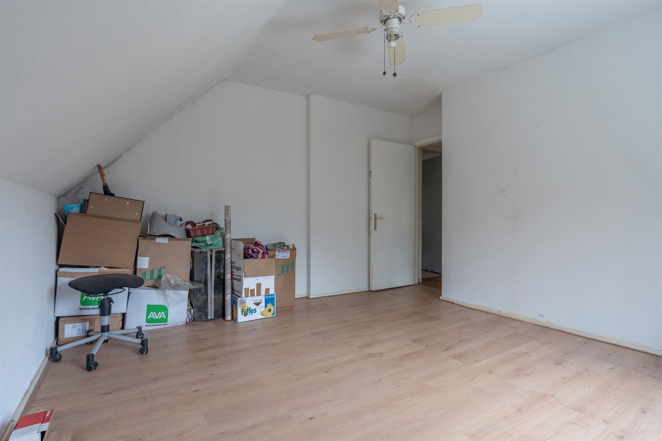 Charmante woning met veel potentieel op perceel van ± 4.100m². foto 17