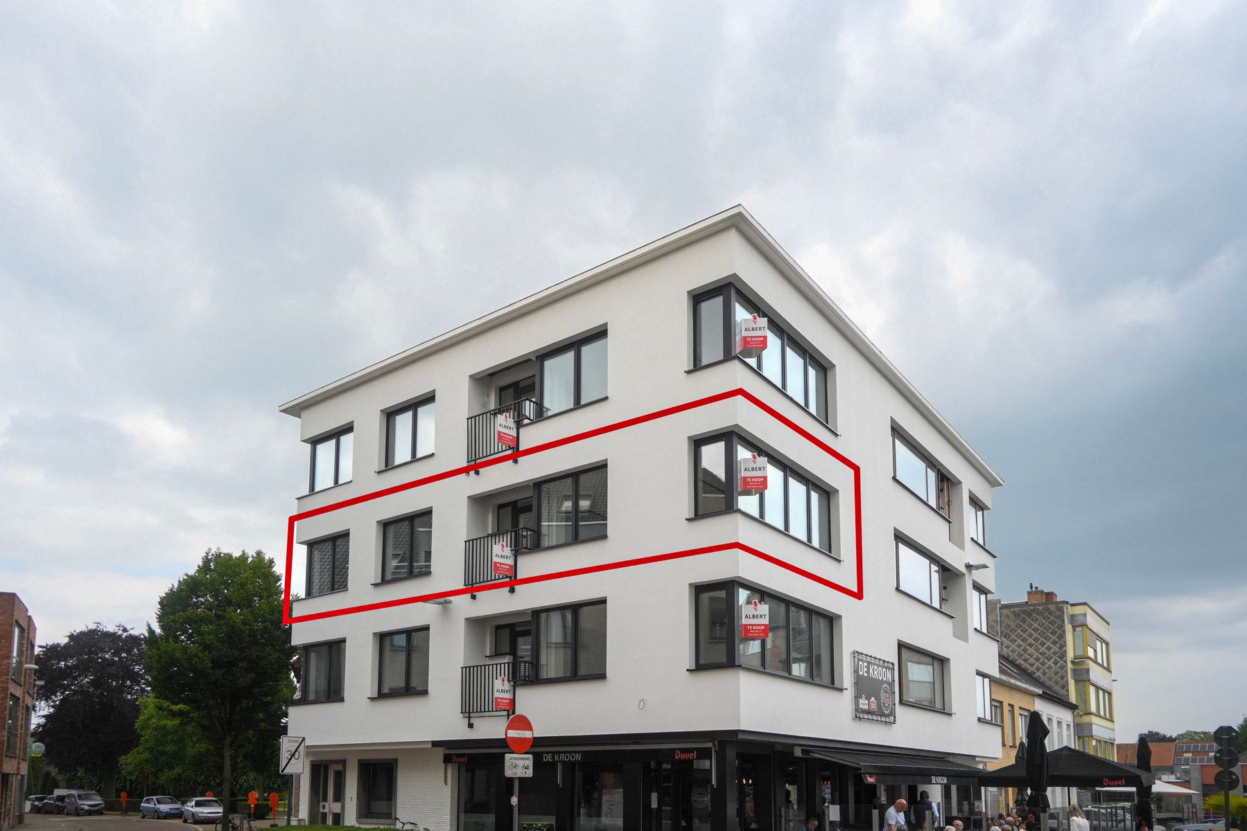Prachtig gerenoveerd appartement aan de Markt in Gistel. foto {{pictureIndex}}