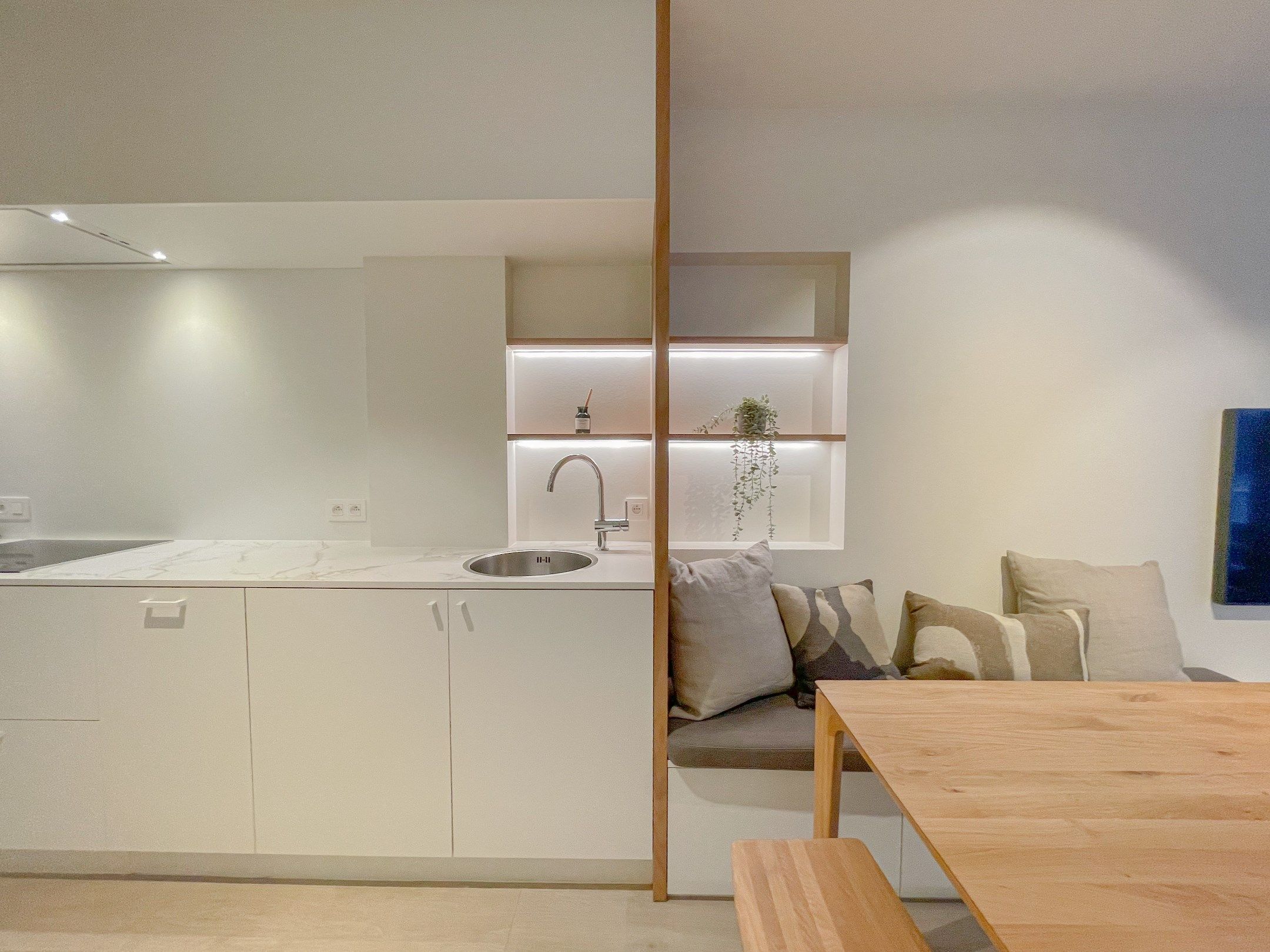 Recent tijdloos gerenoveerd appartement met zijdelings zeezicht. foto 11