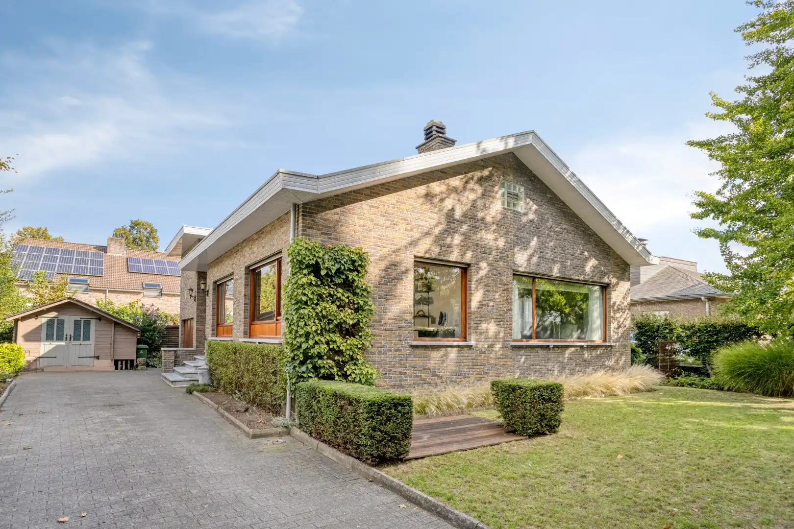 Woning met 3 slaapkamers  en een bureau gelegen in een doodlopende straat foto 2