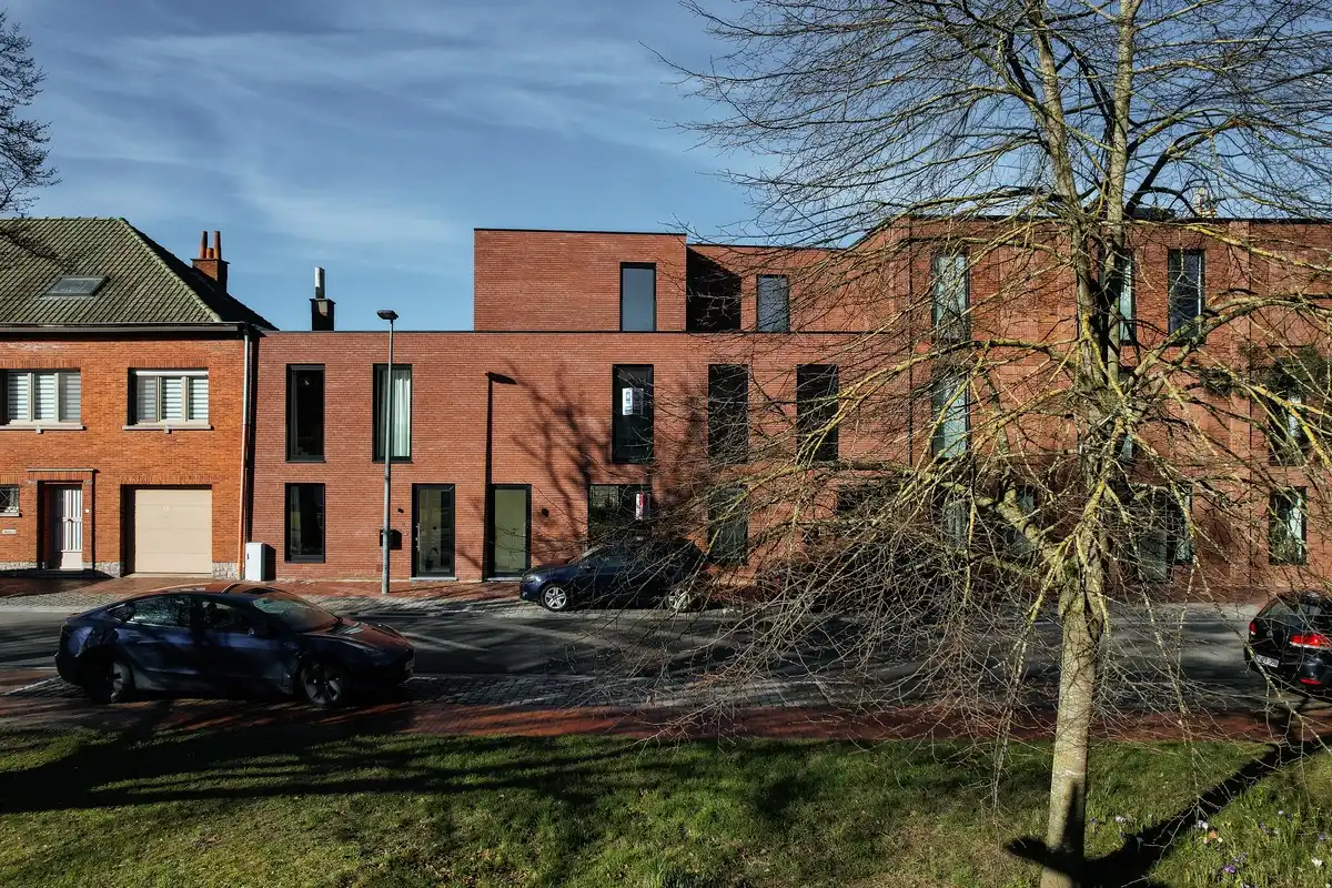 Moderne stadswoning met tuin en dakterras in hartje Kortrijk foto 2