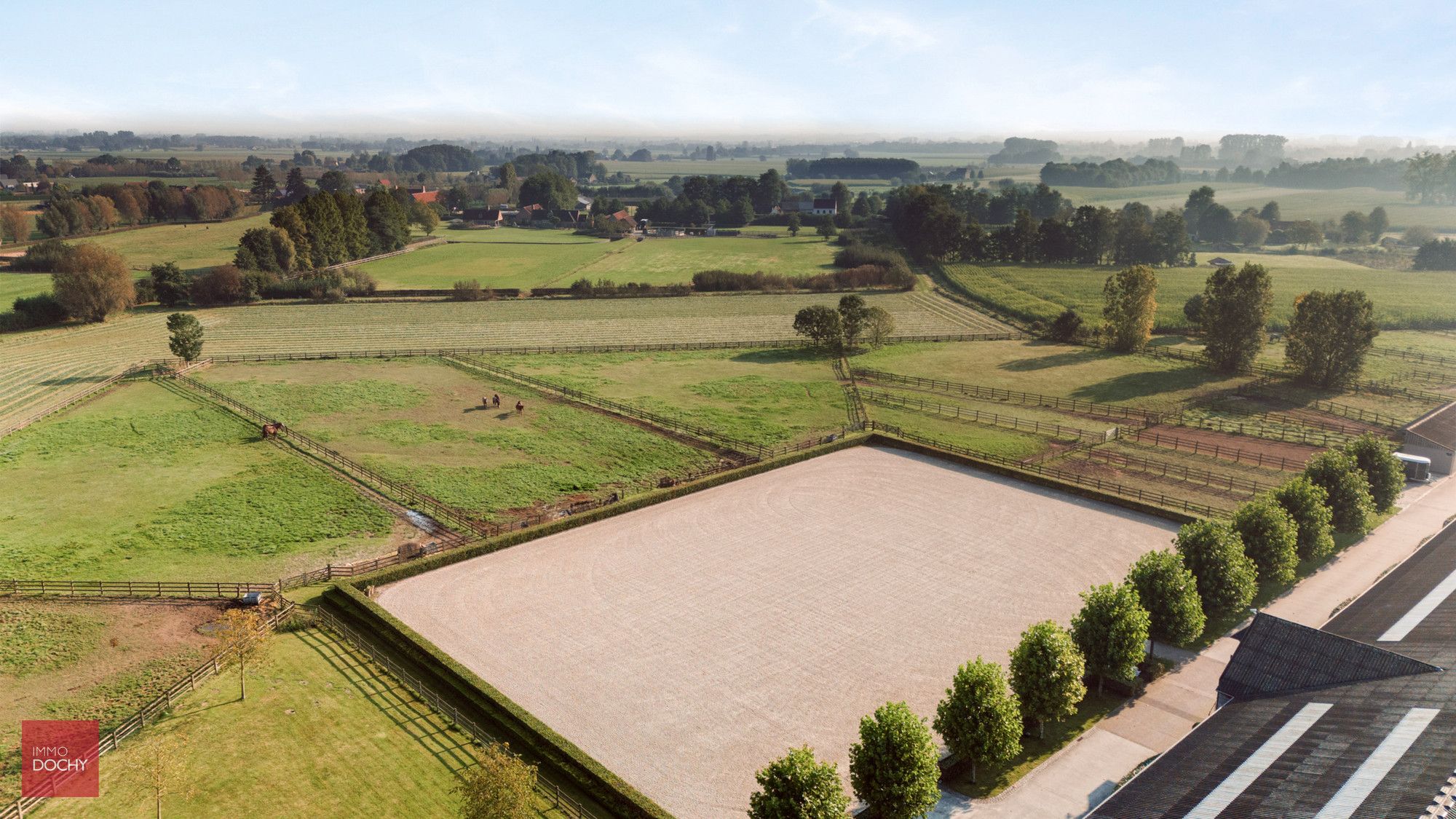 Uniek hippisch centrum op 5,5ha foto {{pictureIndex}}