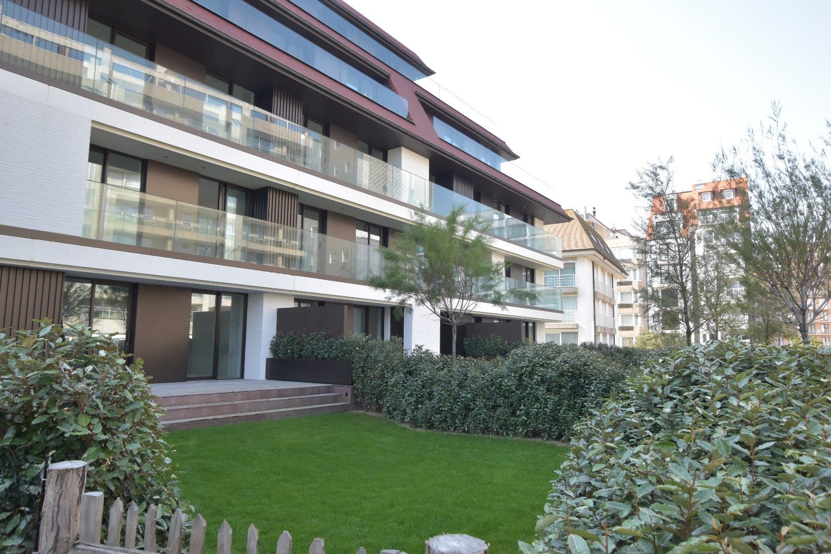 Zeer breed/dubbel en zuid gericht appartement met grote zonneterrassen en een tuin van 124m² foto 14