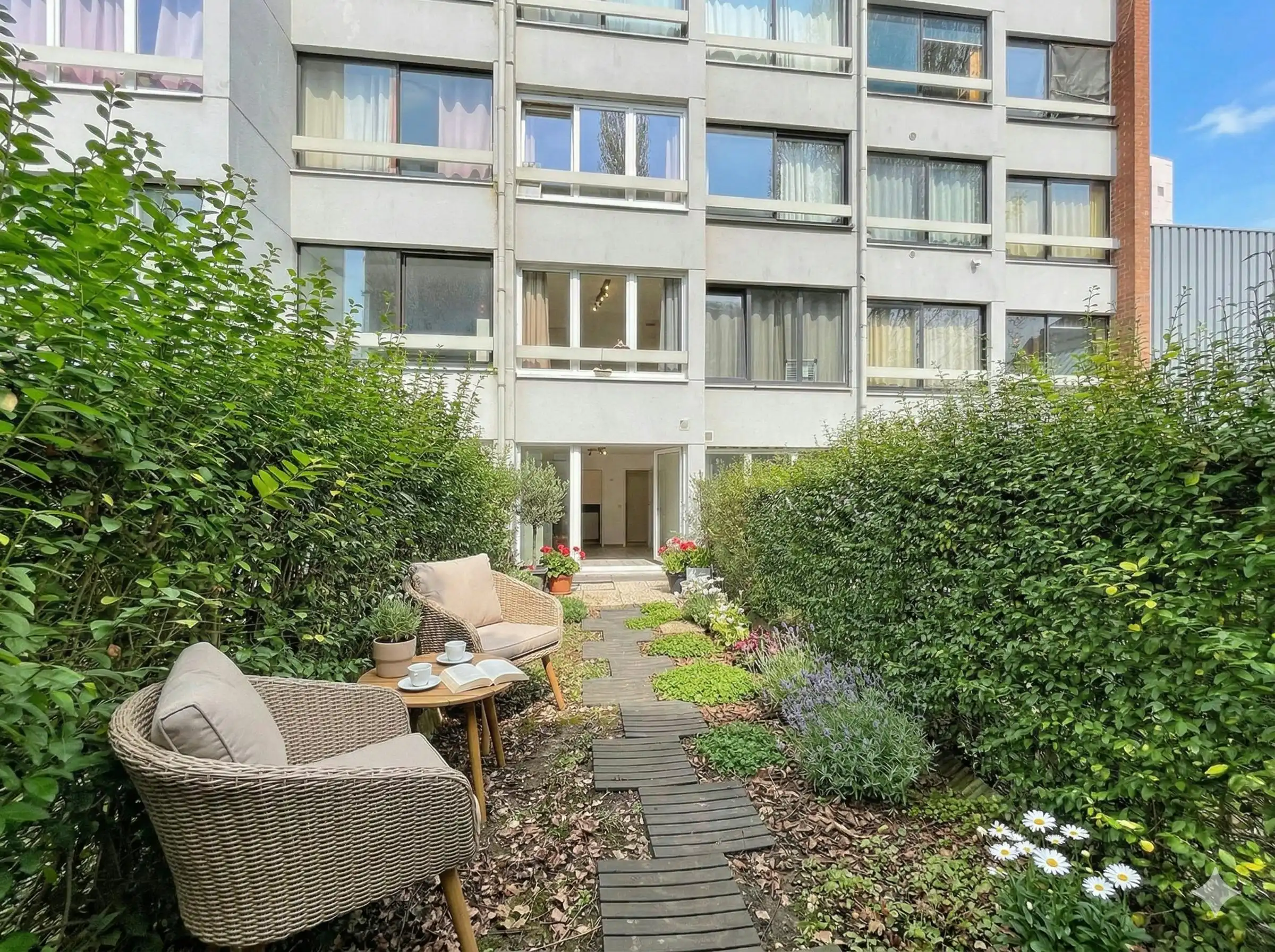 Unieke kans in Sint-Gillis! Centraal gelegen studio (23 m²) foto 8