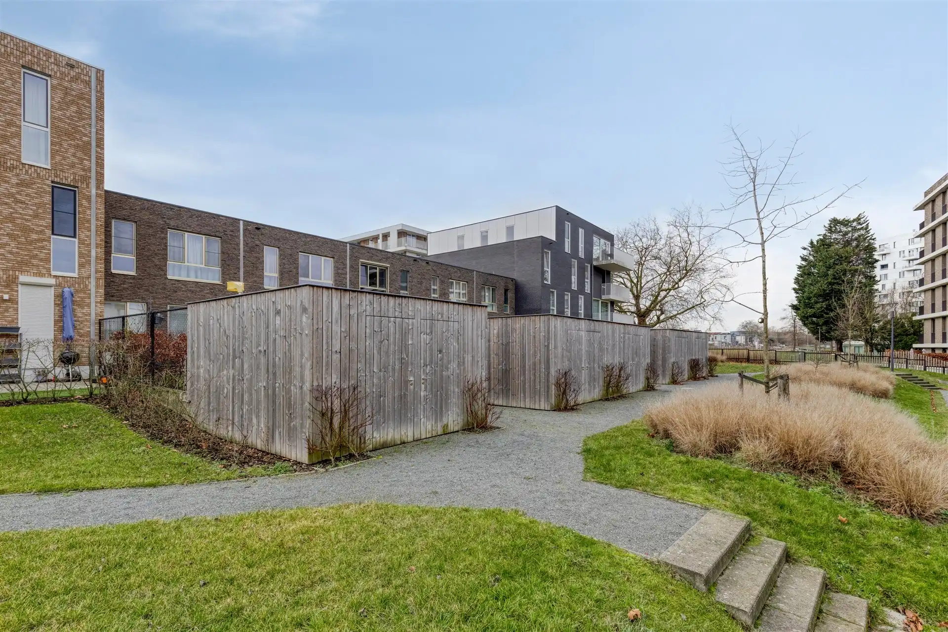 Instapklaar, energiezuinig 2 slaapkamer appartement (83m²) met terras, gem. tuin en autostaanplaats. foto 4