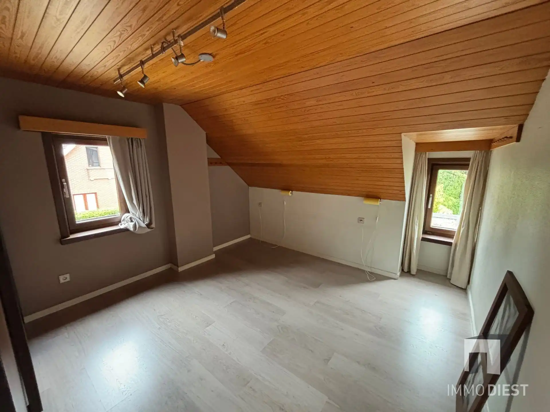 Te koop: Te renoveren vrijstaande woning met 3 slaapkamers en ruime garage  foto 16