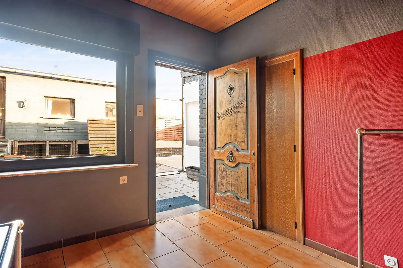 Vrijstaande woning in tweede lijn met 2 kamers op het gelijkvloers en voldoende stockageruimte en gesloten garage van 40m² foto 4