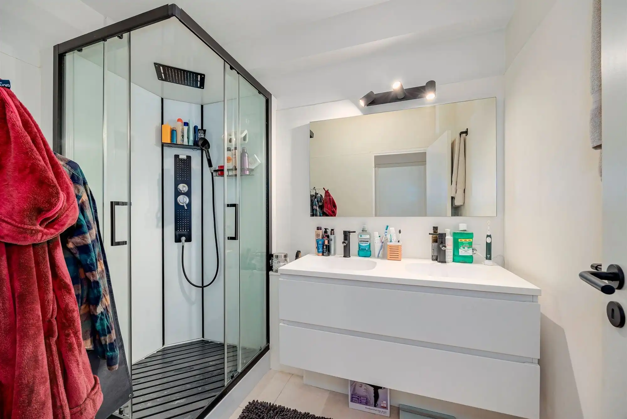 Instapklaar 2 slpk appartement met autostaanplaats foto 15