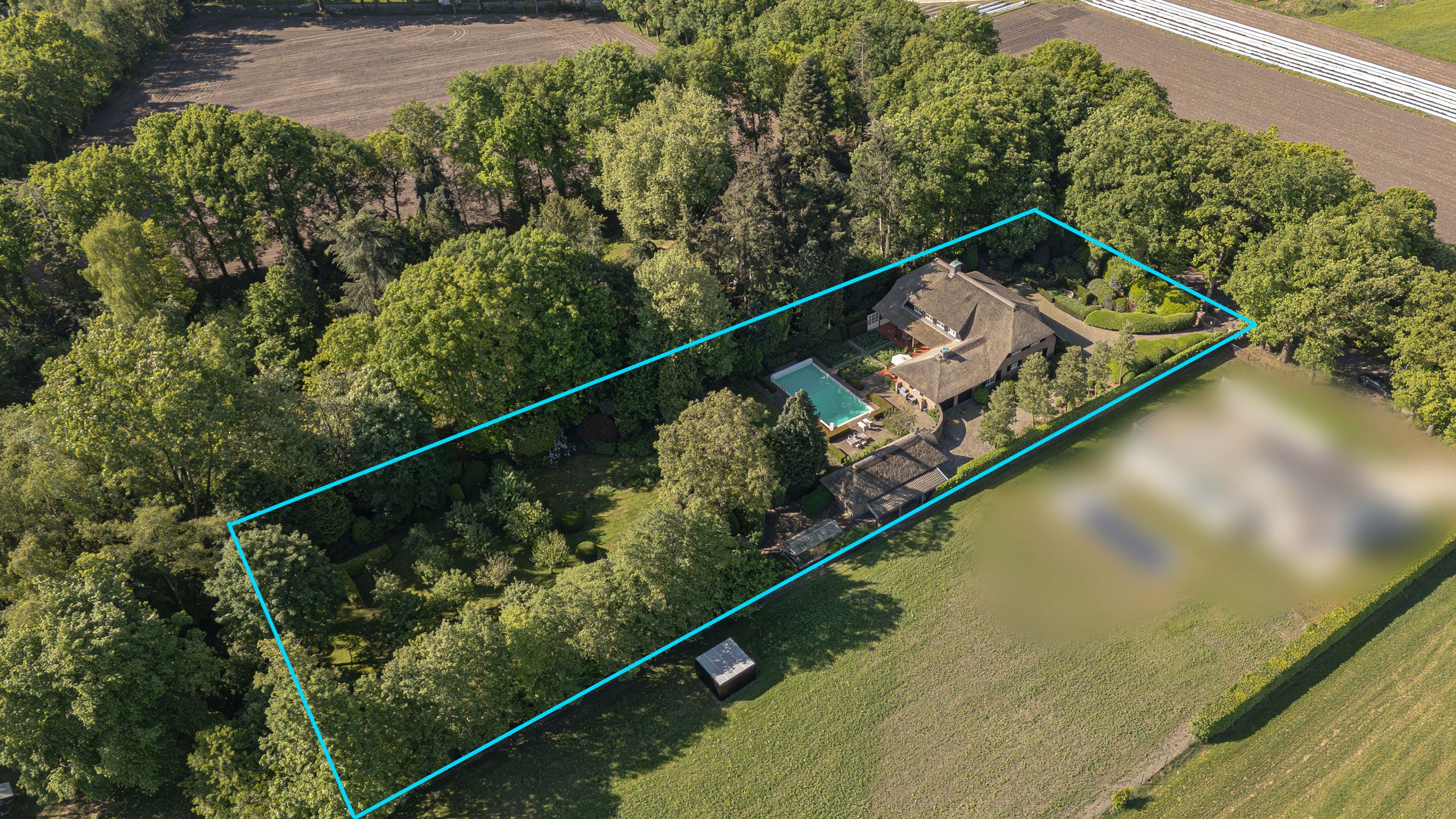 Een parel in een rustige, groene omgeving te Essen met 6 slaapkamers, buitenzwembad en sauna foto 39