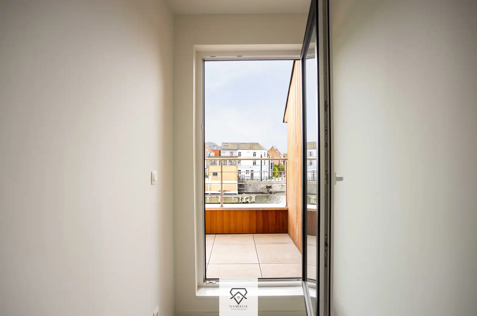 Instapklare woning met uniek waterzicht in de Oude Dokken te Gent foto 21