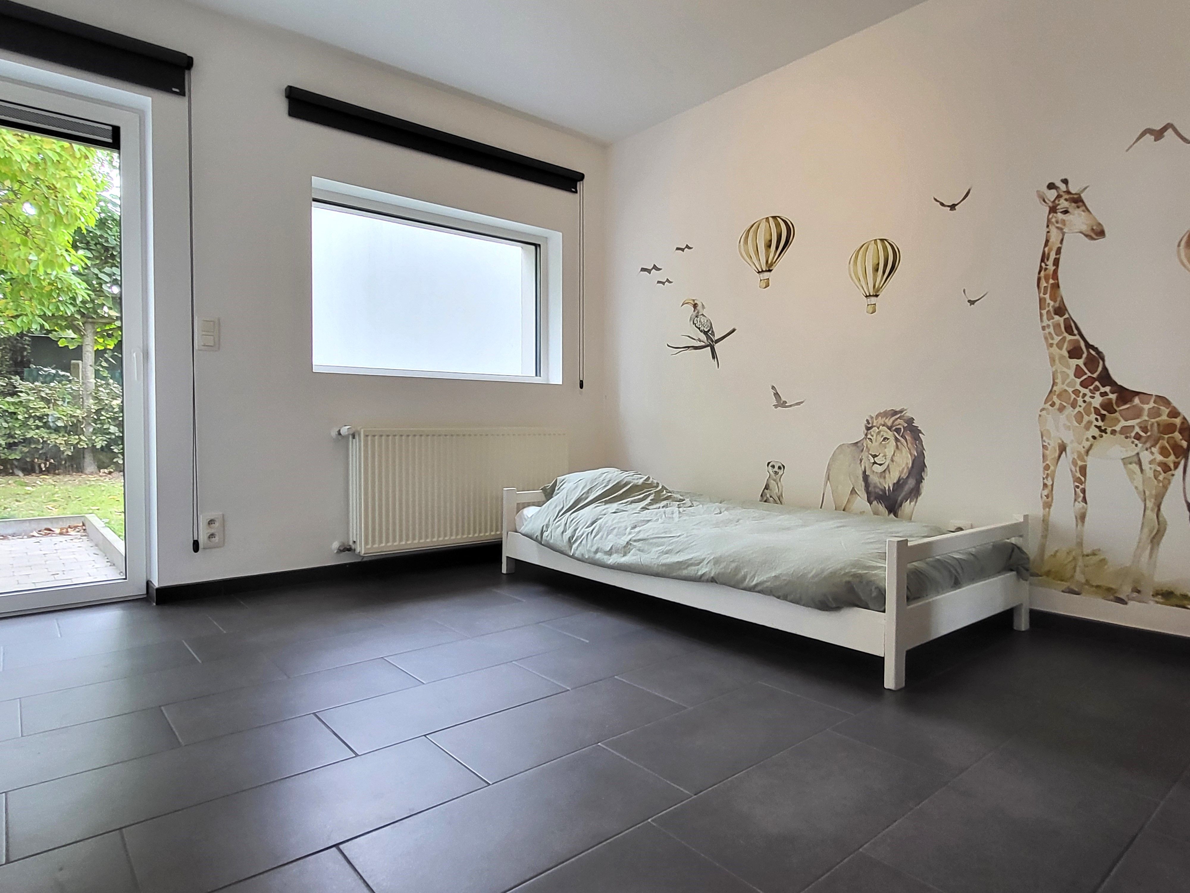 Prachtig gerenoveerde woning in 2015 op 428m² met zonnepanelen, zonnige tuin en 2 garages.  foto 29