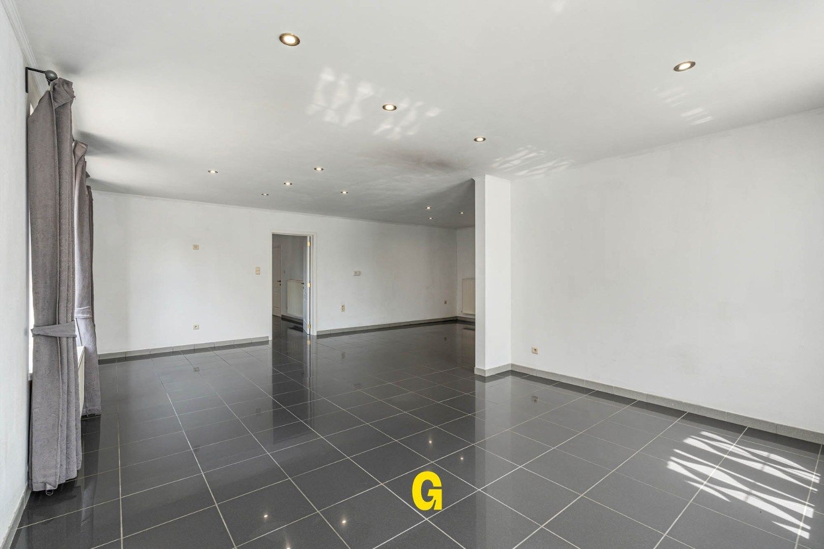 Verzorgde half-vrijstaande woning van degelijke kwaliteit, in een doodlopende kindvriendelijke straat in het mooie Romershoven foto 9