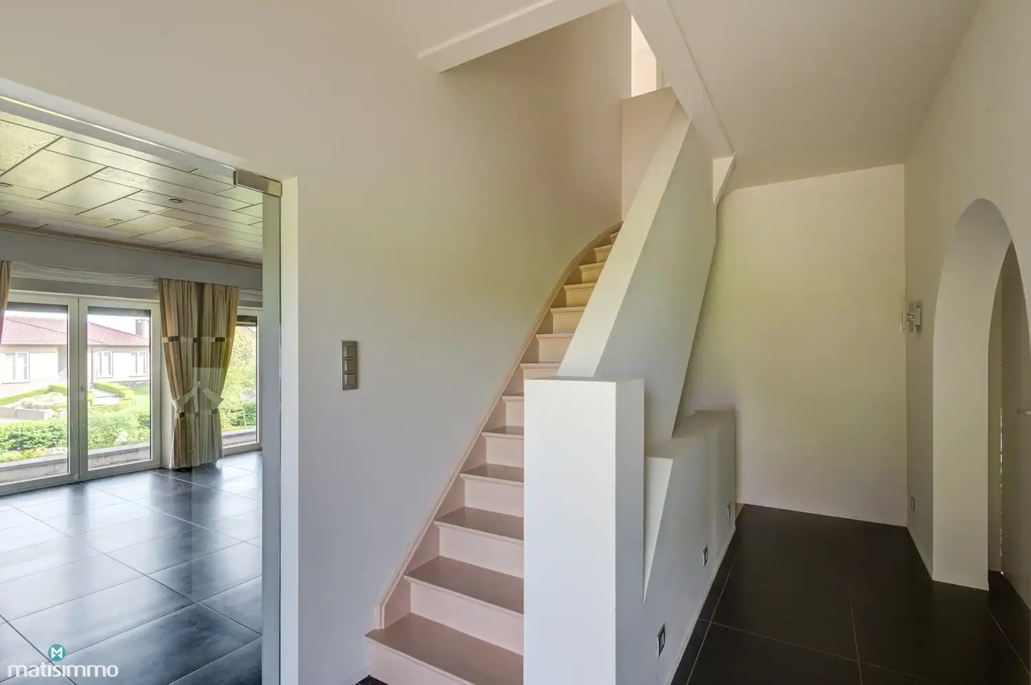 RUIME WONING MET 5 SLAAPKAMERS, INPANDIGE GARAGE EN WELLNESSRUIMTE OP EEN RUIM PERCEEL foto 21