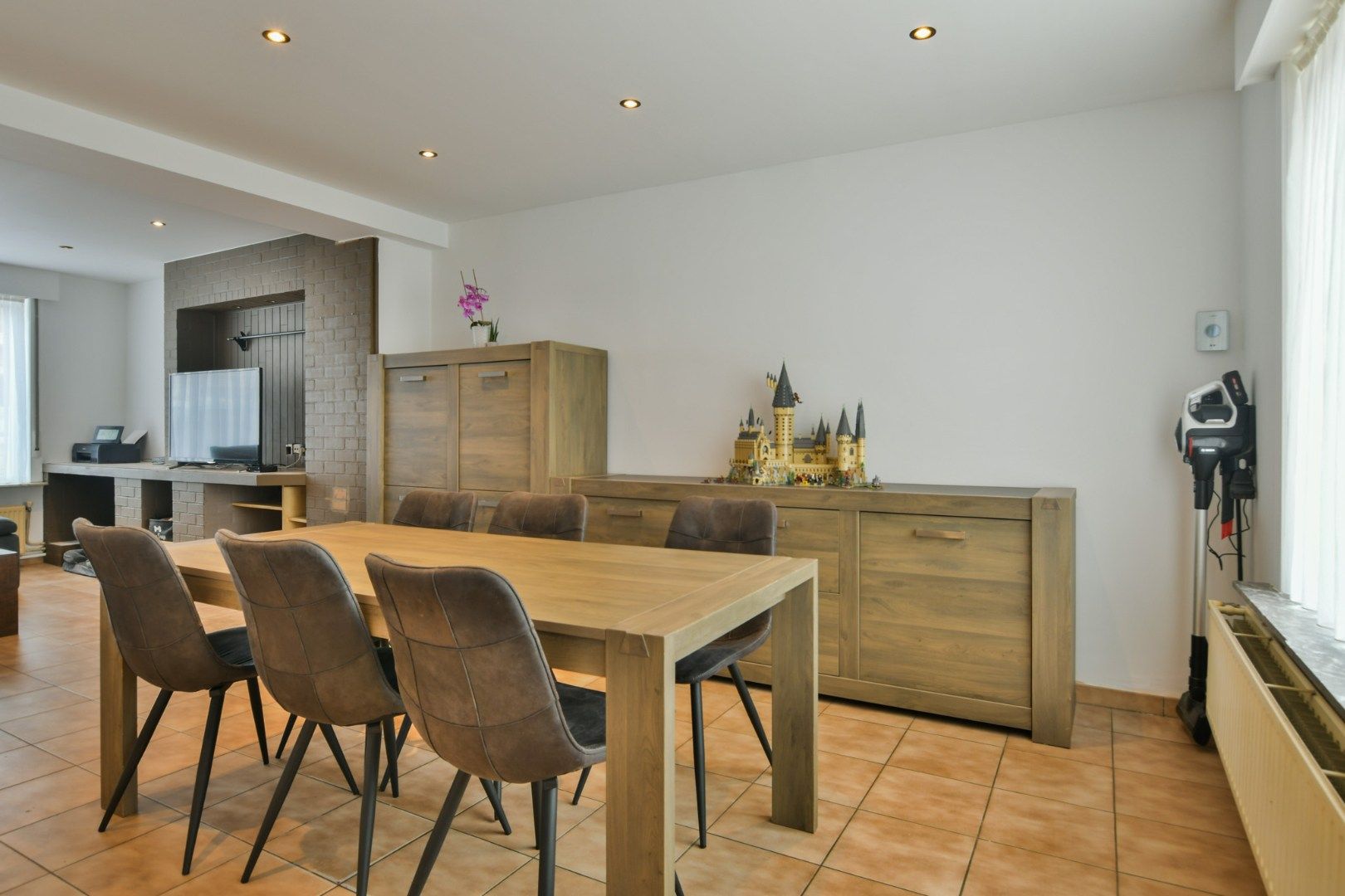 Gerenoveerde woning met 4 slaapkamers in het centrum van Eernegem foto 5